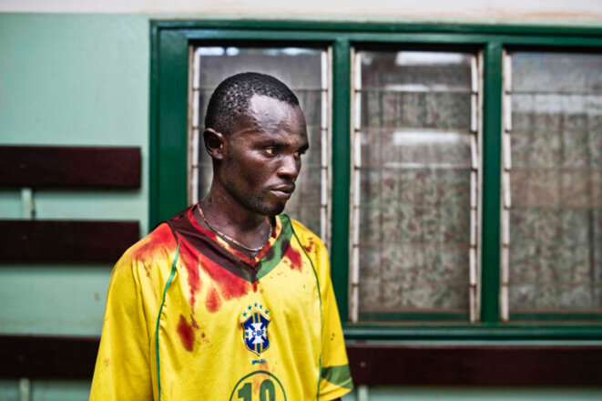 Bangui, 24 January 2014 Romain Fiongaye came at the community hospital with his friend Fionboy © Michael AUmstein / Vu Bangui, 24 January 2014 Romain Fiongaye came at the community hospital with his friend Fionboy © Michael AUmstein / Vu